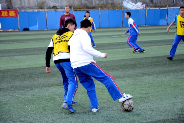 马克西43分詹姆斯31+8+9 湖人负76人止步4连胜